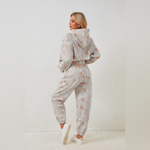 New floral print 2pc jogger set size large - Picture 4 of 5